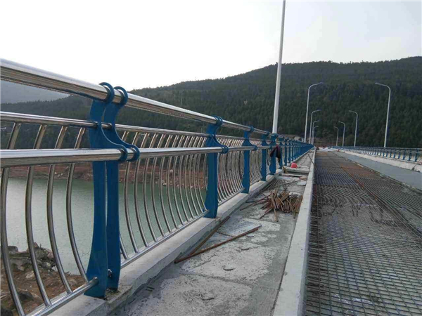 绵阳不锈钢桥梁护栏的特点及其在桥梁安全中的重要作用
